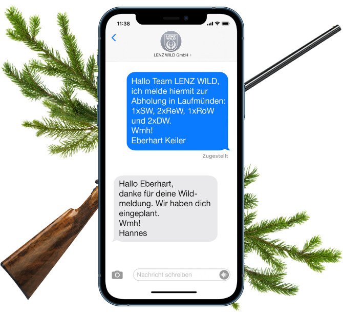 Nehmen Sie gleich Ihre Wildmeldung bei Ihrem Wildhandel Lenz Wild vor Smartphone vor einem Jagdgewehr, Kontakt zum Wildhandel Lenz Wild